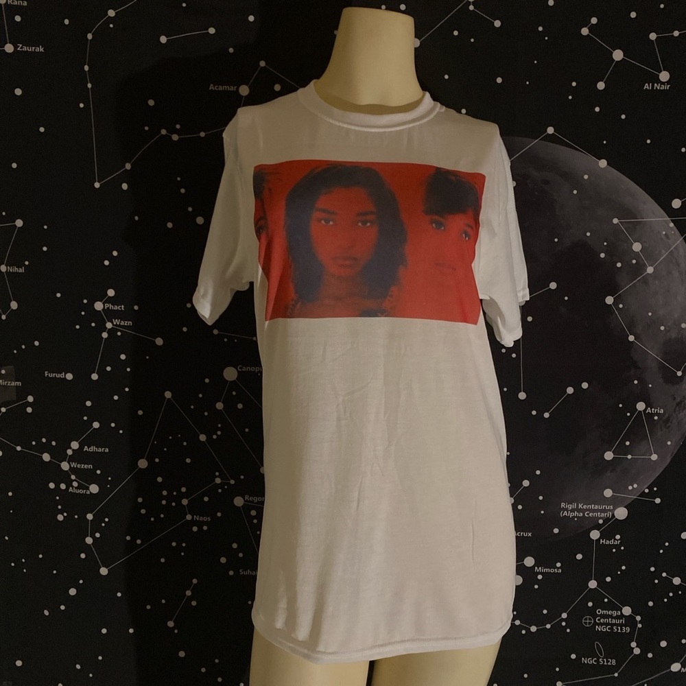 TLC graphic tee. ❤️🖤